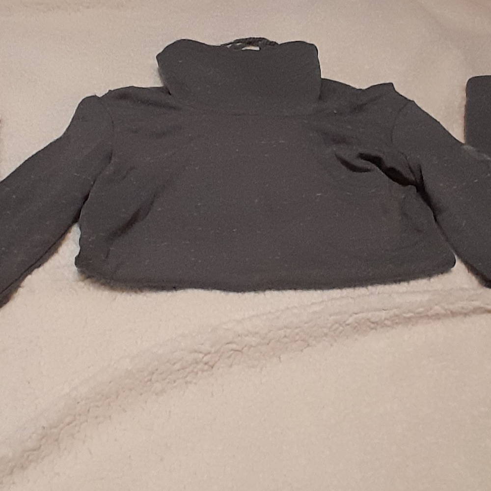 86. Bench Sweater Junction - Picture 3 of 5